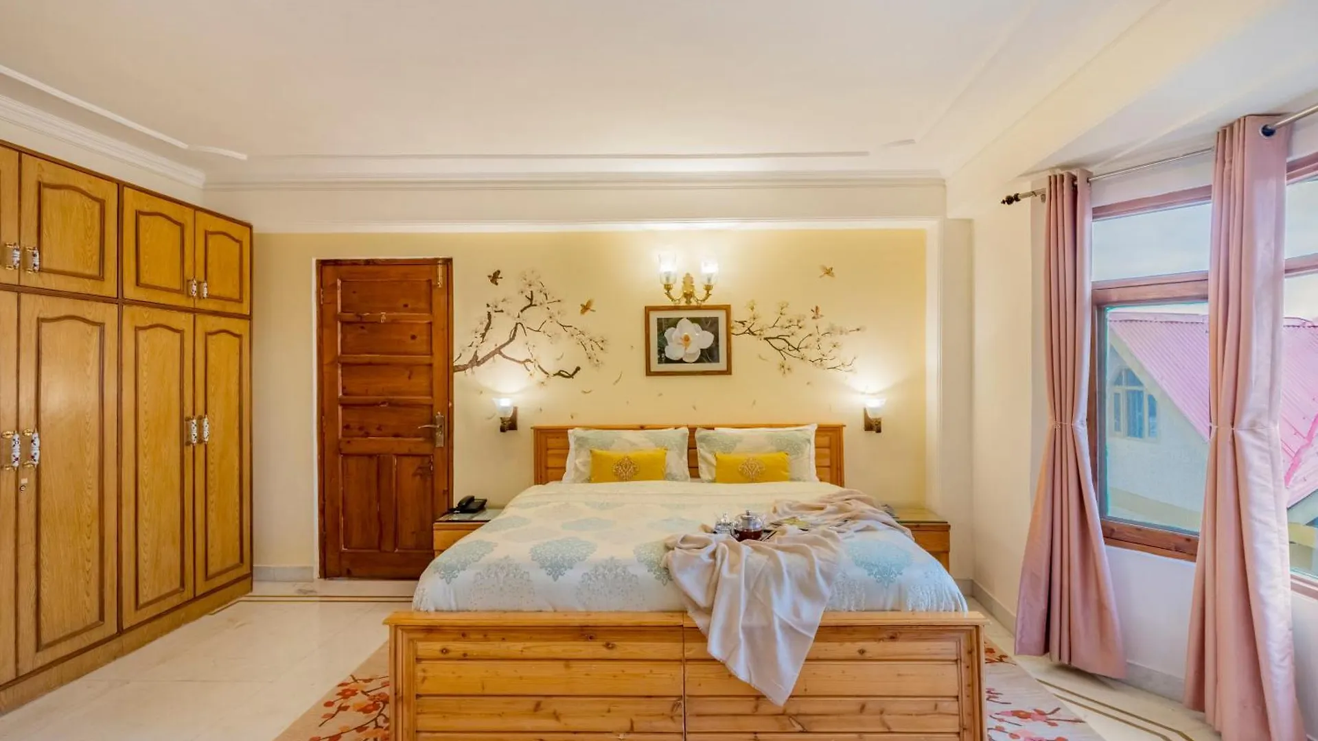Hotel Alaya Stays Meridian Oak, Shimla